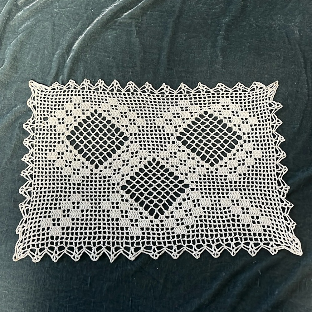 VTG Rectangle Starched Doily